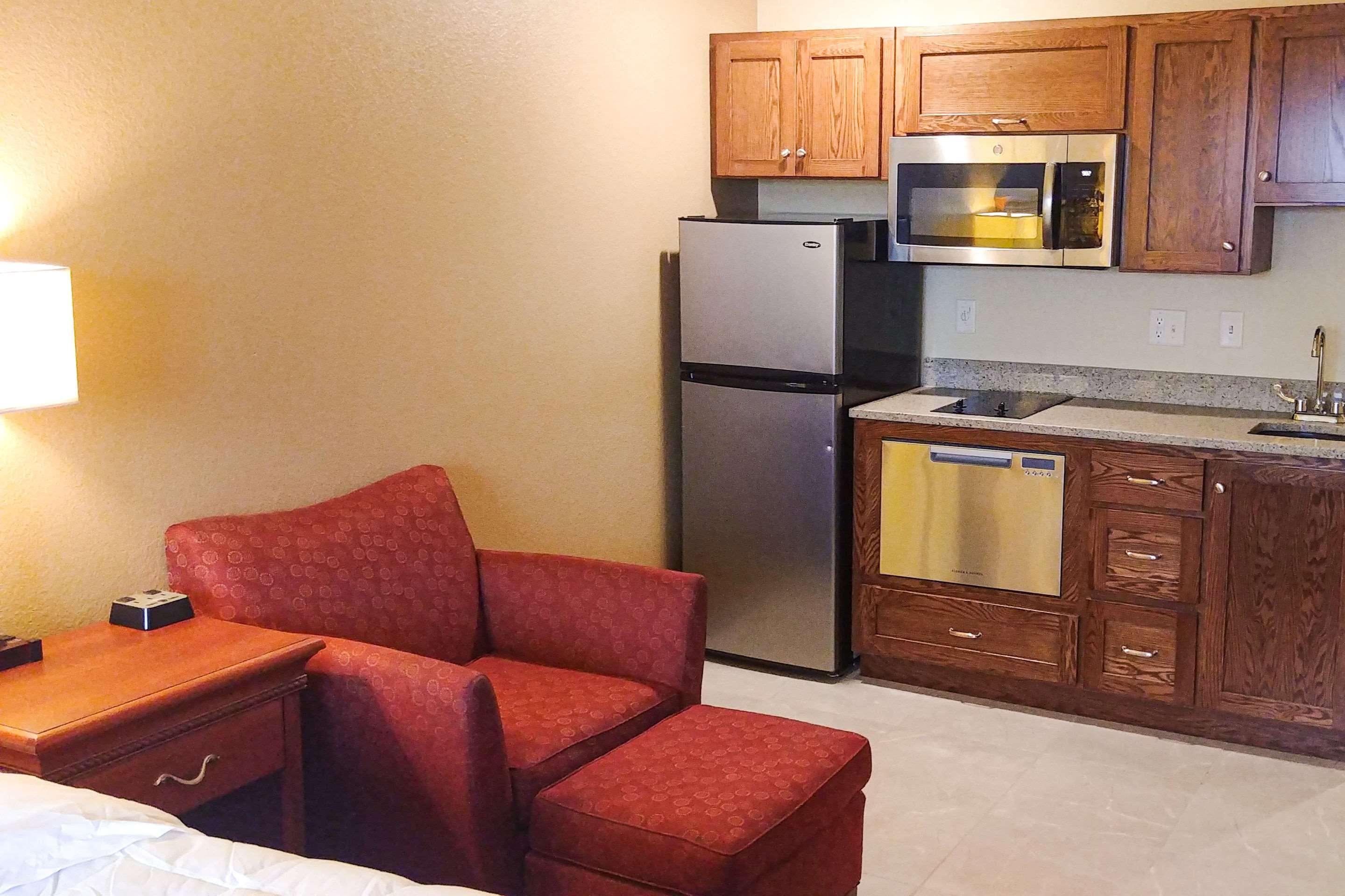 Heritage Hotel And Suites Dickinson Esterno foto