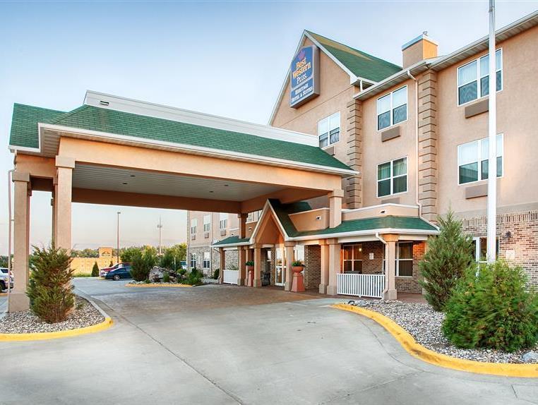 Heritage Hotel And Suites Dickinson Esterno foto